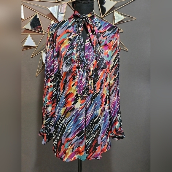 Due Per Due Abstract Blouse with belt - Picture 1 of 5